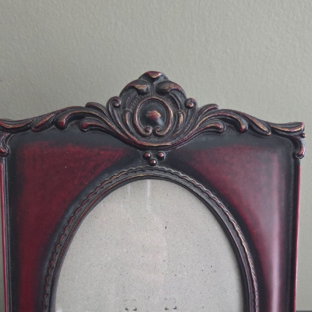 Vintage-Style Photo Frame - Picture 2 of 12